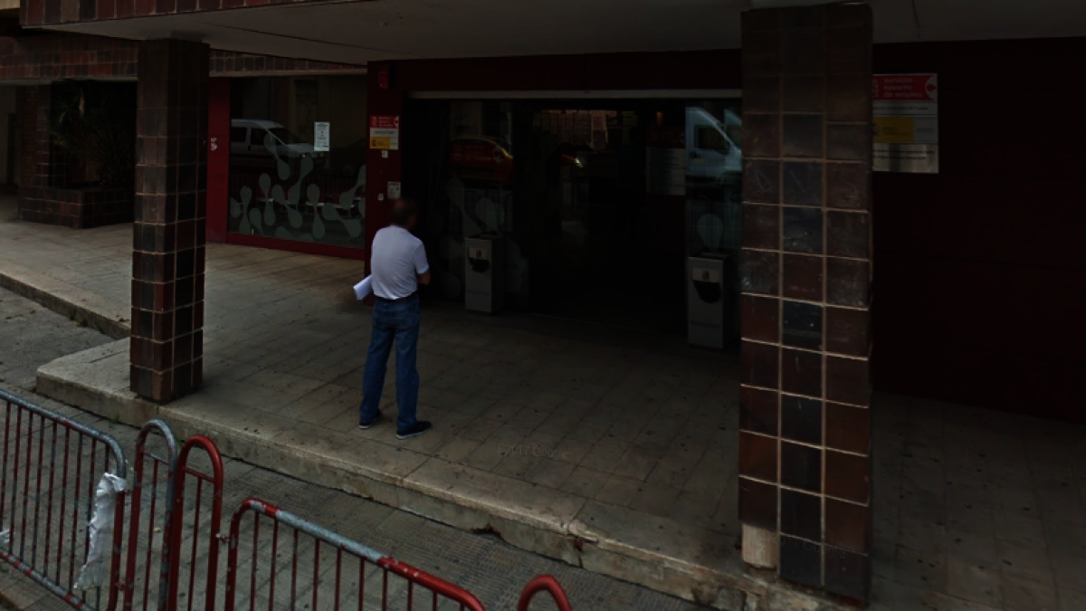 Un joven en paro encuentra una mochila con 5.300 euros y la devuelve a su propietario