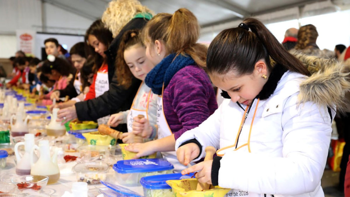 Ni la pluja atura la tradicional Xatonada Popular del Vendrel