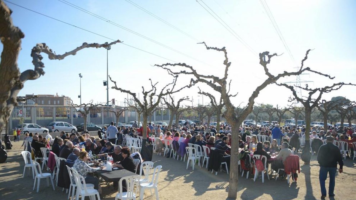 Más de 500 personas participan en el desayuno solidario de la 18ª Fiesta del Aceite de la Pobla