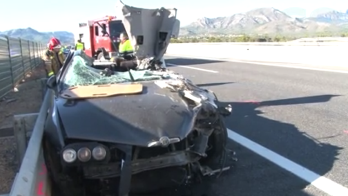 Muere el conductor de un turismo en un choque con un camión en Mont-roig