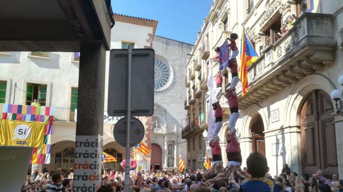 La plaza del Blat se desborda a favor del referéndum