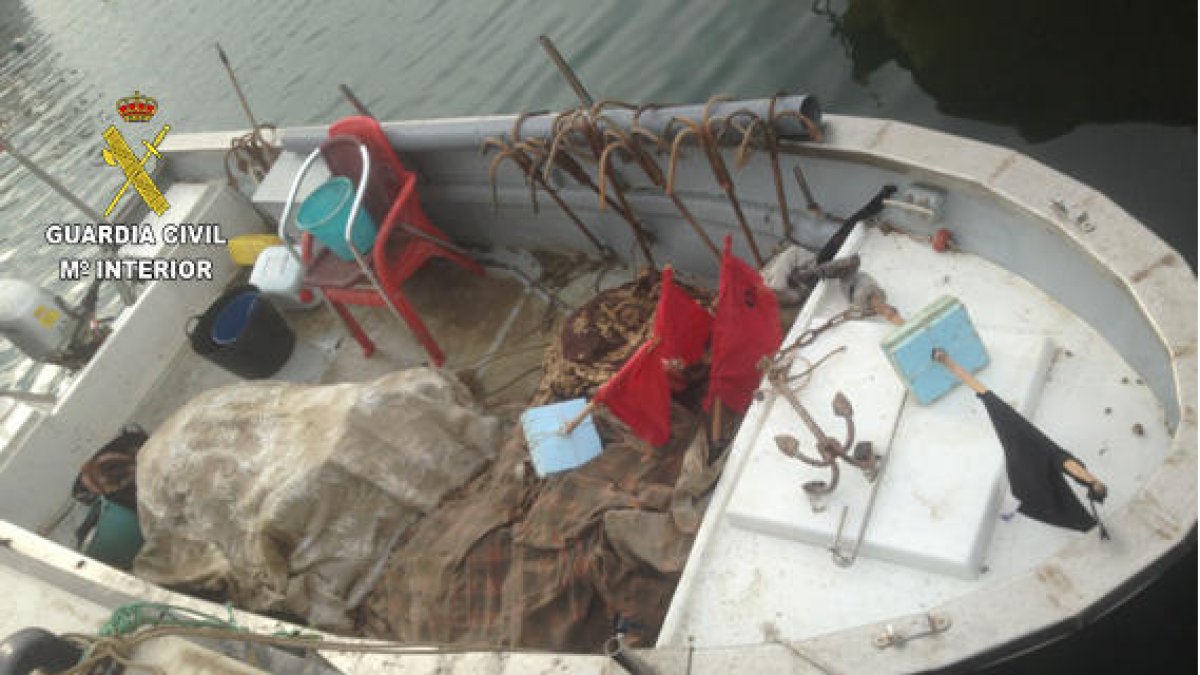 La Guàrdia Civil decomissa 93 arts de pesca prohibida a La Ràpita
