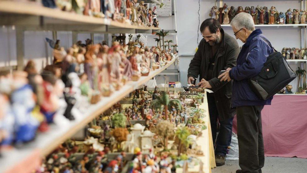 Los paradistas de la feria de Navidad reclaman empezar a vender el día 1