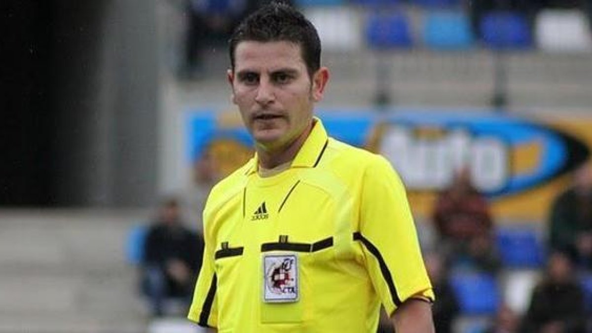 El árbitro del Zaragoza-Nàstic denuncia la actitud del director general de los aragoneses