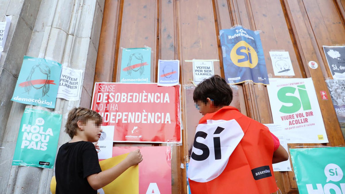 C's considera 'aberrant' la imatge de nens penjant cartells proreferèndum a Tarragona