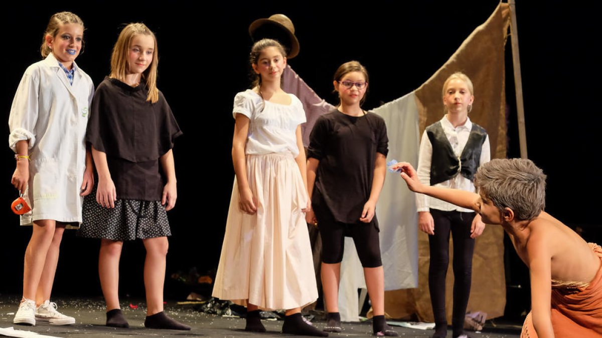 La Pobla levanta el telón en las muestras teatrales