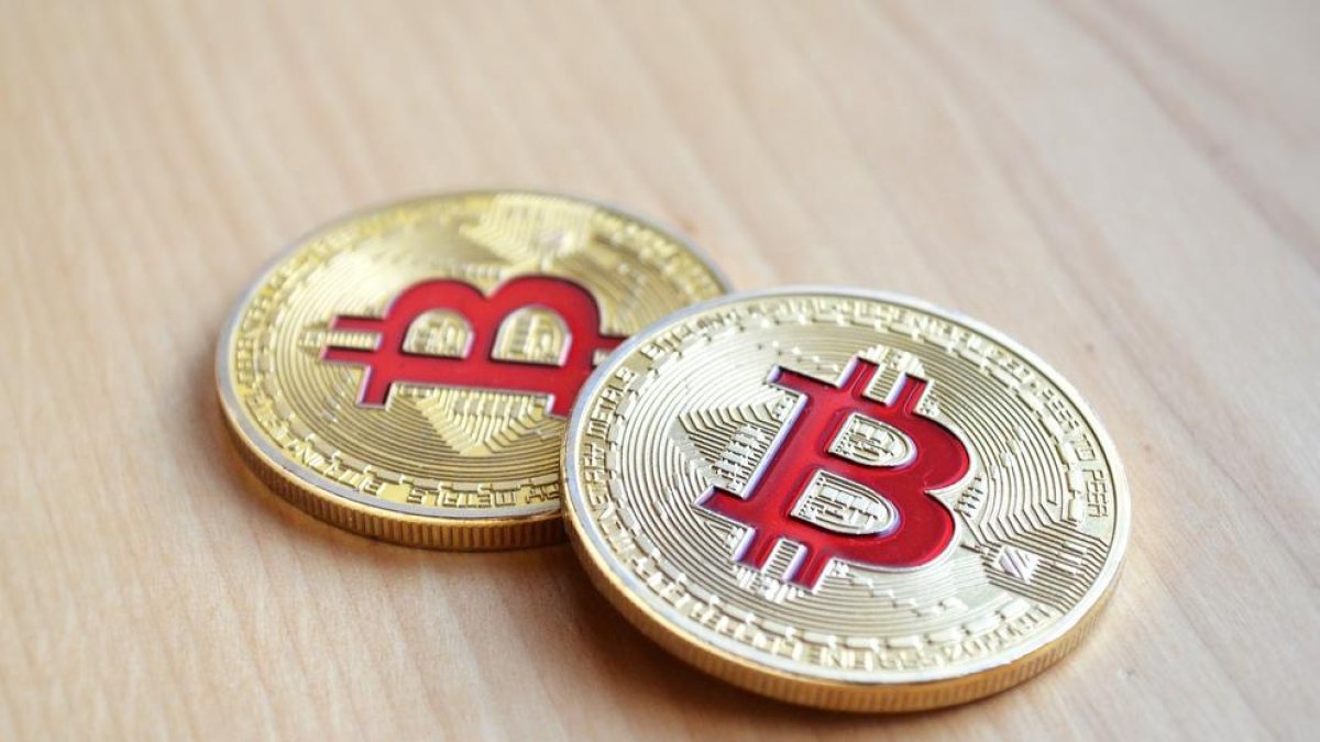 La policia troba un garatge ple d'ordinadors de 'bitcoins' a un hotel de Cambrils