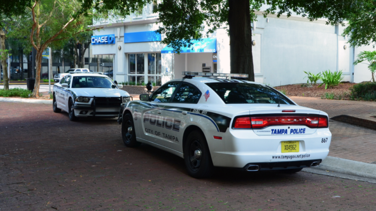 Muere una niña de 4 años al dispararse mientras buscaba caramelos en el bolso de su abuela