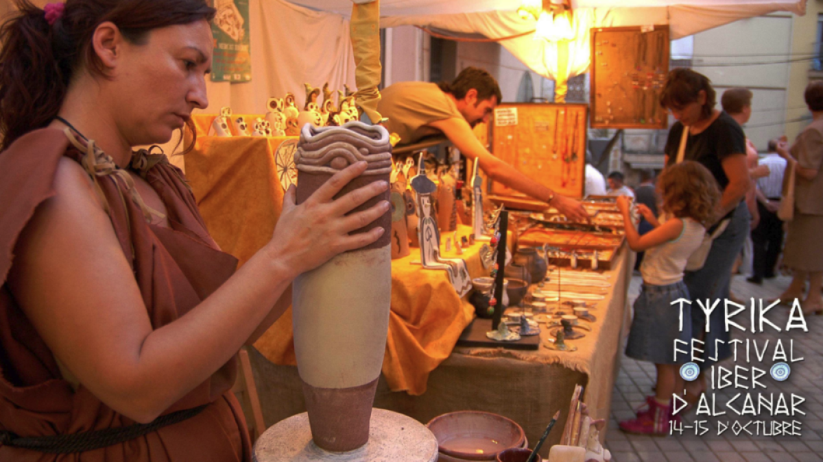 Alcanar reconvierte el tradicional Mercado Íbero en un festival en lo referente al país al promocionar esta ancestre cultura