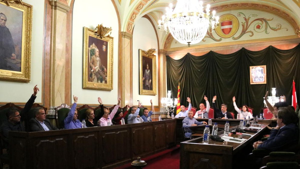 Valls, el primer ajuntament tarragoní que aprova la moció contra l'aplicació del 155
