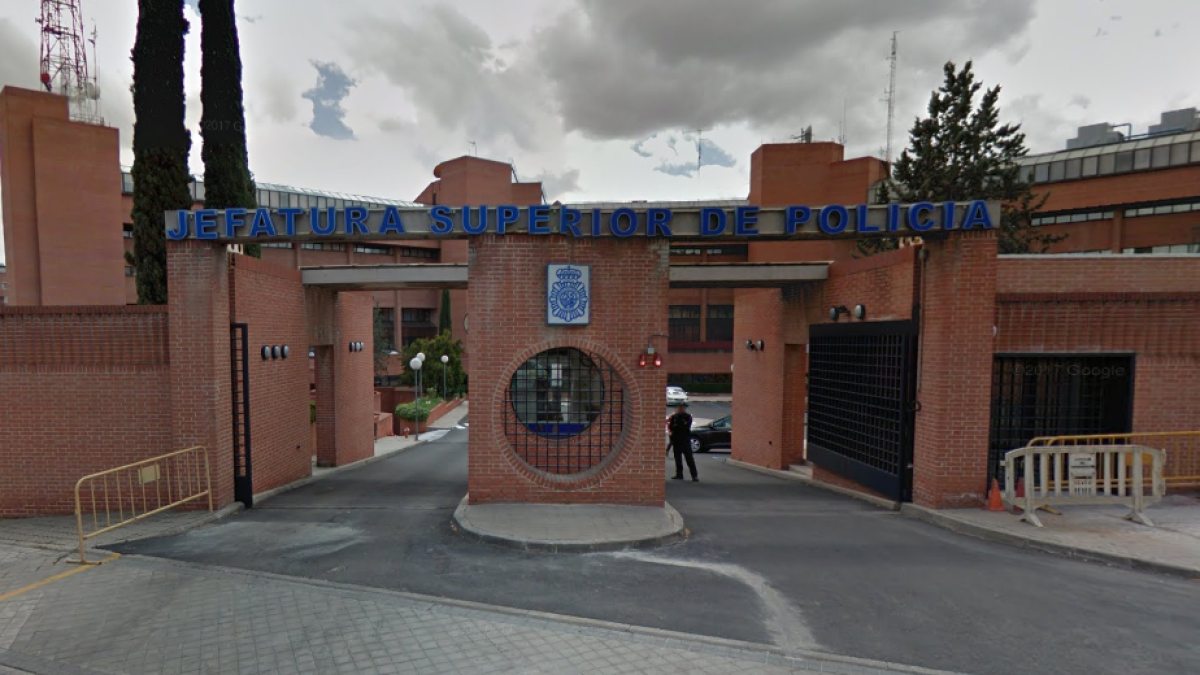 Detingut per extorsionar una prostituta a la qual va arribar a llançar des d'un cotxe en marxa