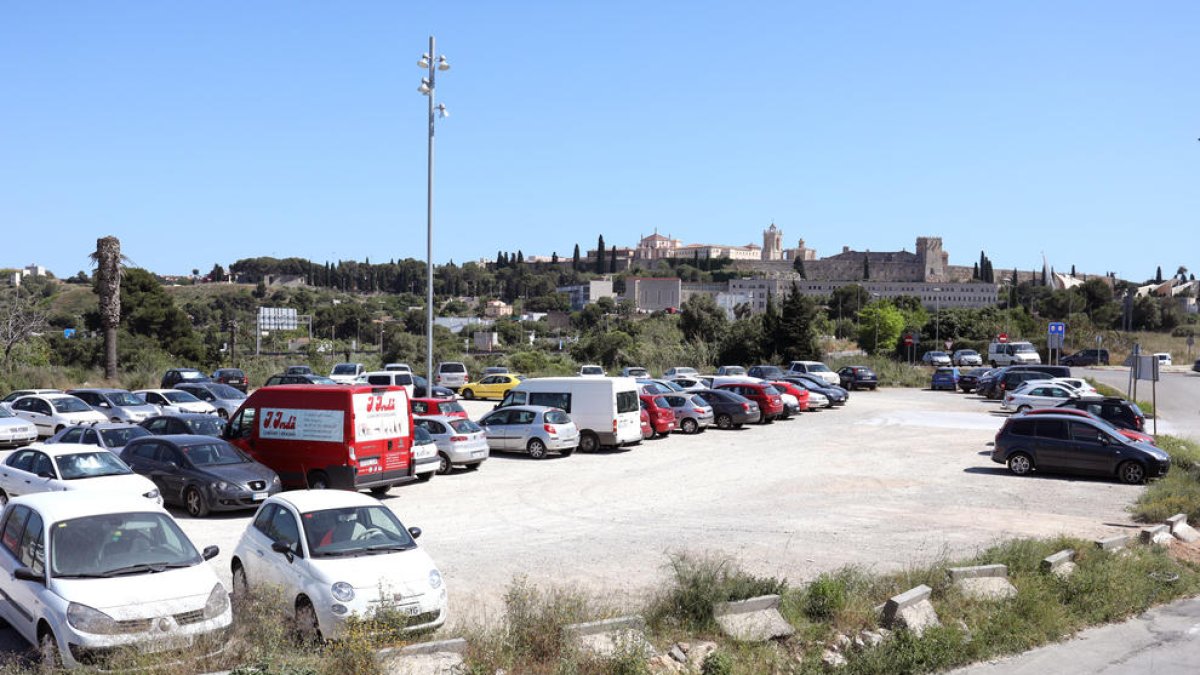 El pàrquing de zona taronja del cementiri tindrà 250 places més del que es preveia