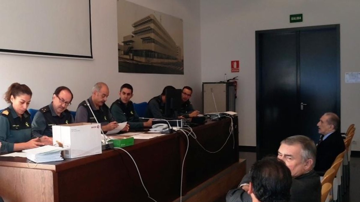 La Guàrdia Civil a Tarragona ven 95 de les 621 armes posades a subhasta