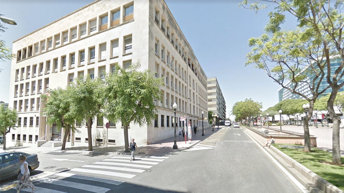 Acaba a la presó després de cometre un furt quan sortia del jutjat per un altre robatori