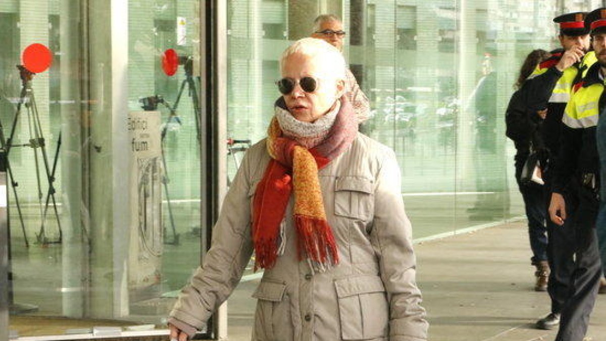 Uns desconeguts entren a casa de la fiscal en cap de Barcelona i tallen la calefacció