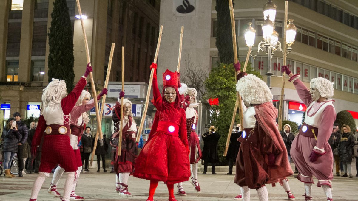 El Ball del Carnestoltes i els Set Pecats homenatja els 40 anys del Carnaval a Reus