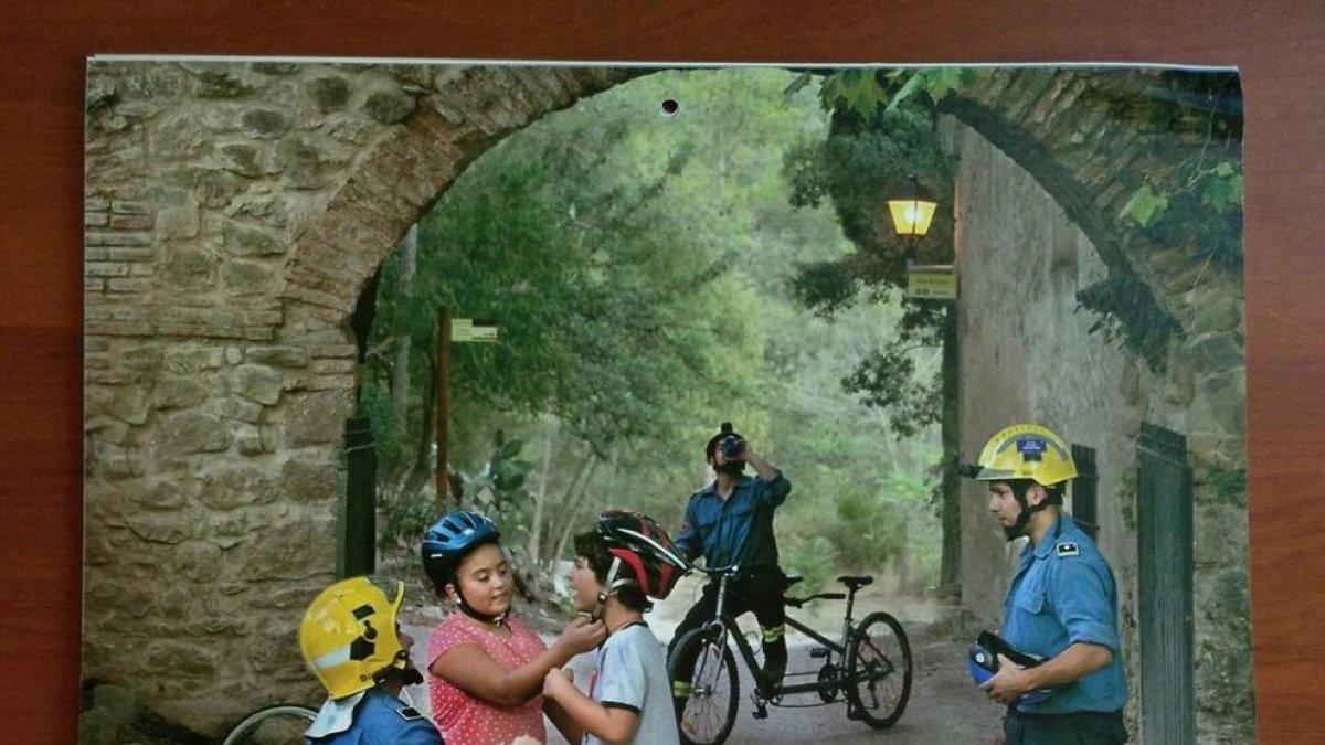 Los Bomberos Voluntarios de Alcover recaudan 520 euros con el calendario solidario