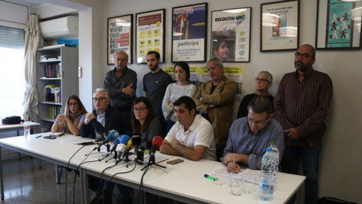 Concentración esta tarde delante de el Ayuntamiento de Tarragona en defensa del modelo de escuela catalana