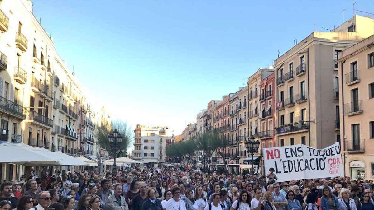 'No nos toquéis la educación' el lema que ha reunido centenares de personas en Tarragona y Reus