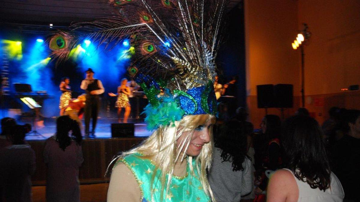 Prades pone en marcha el Carnaval con el pueblo blanqueado