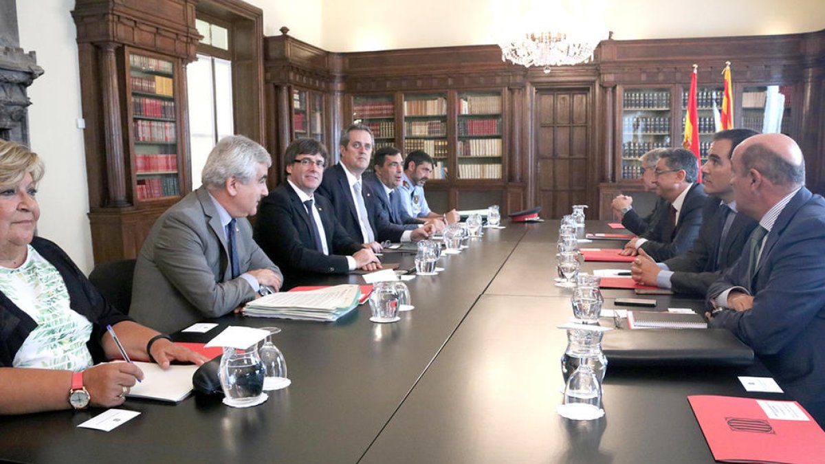 Els Mossos prioritzaran salvaguardar la «convivència ciutadana» l'1-O abans que les ordres judicials, segons Forn