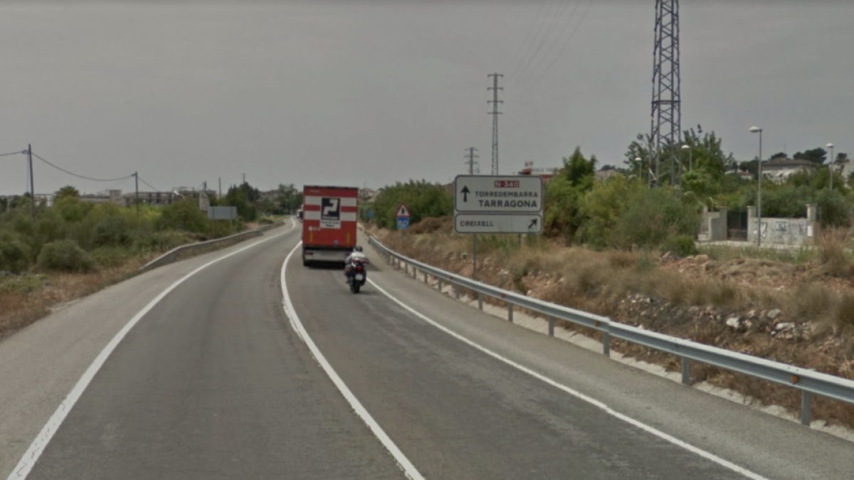 Un home i una dona resulten ferits en una sortida de via d'un cotxe a Creixell
