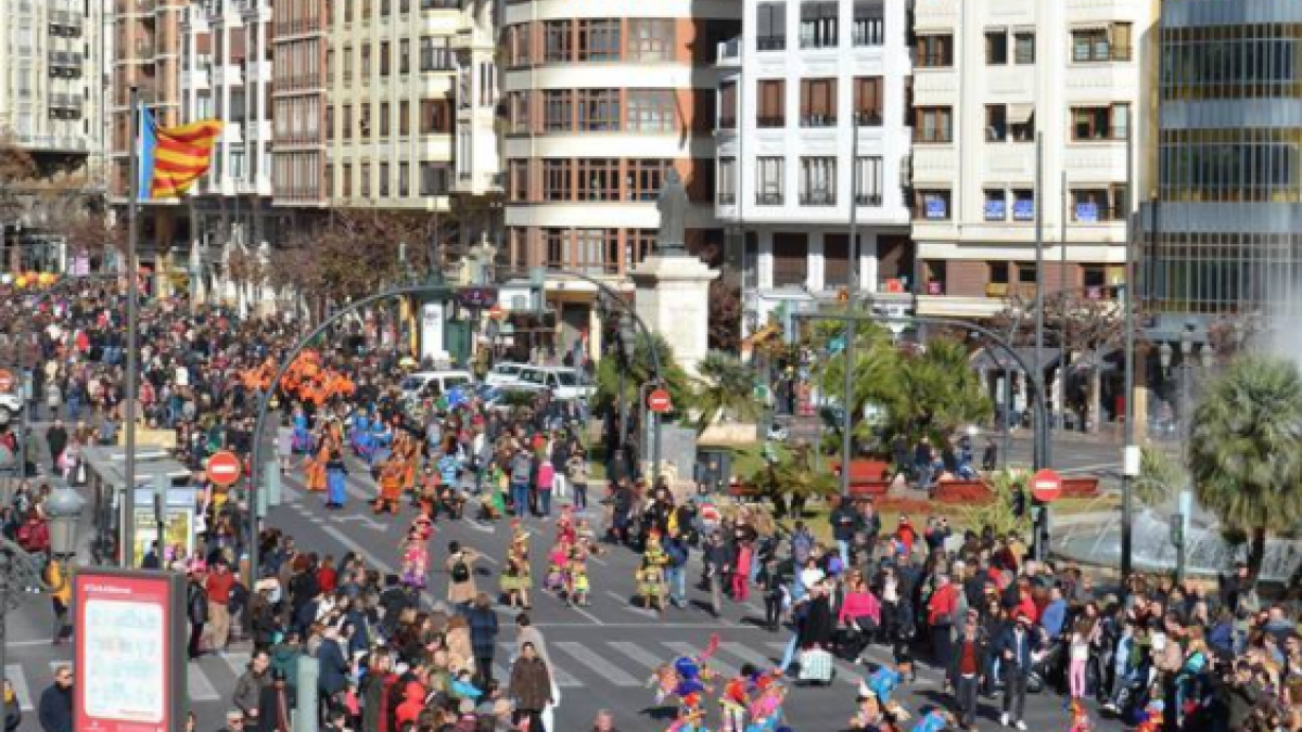 Esquerra pide explicaciones por|para la «impunidad de los fascistas» a las 'Magues de Gener' en Valencia