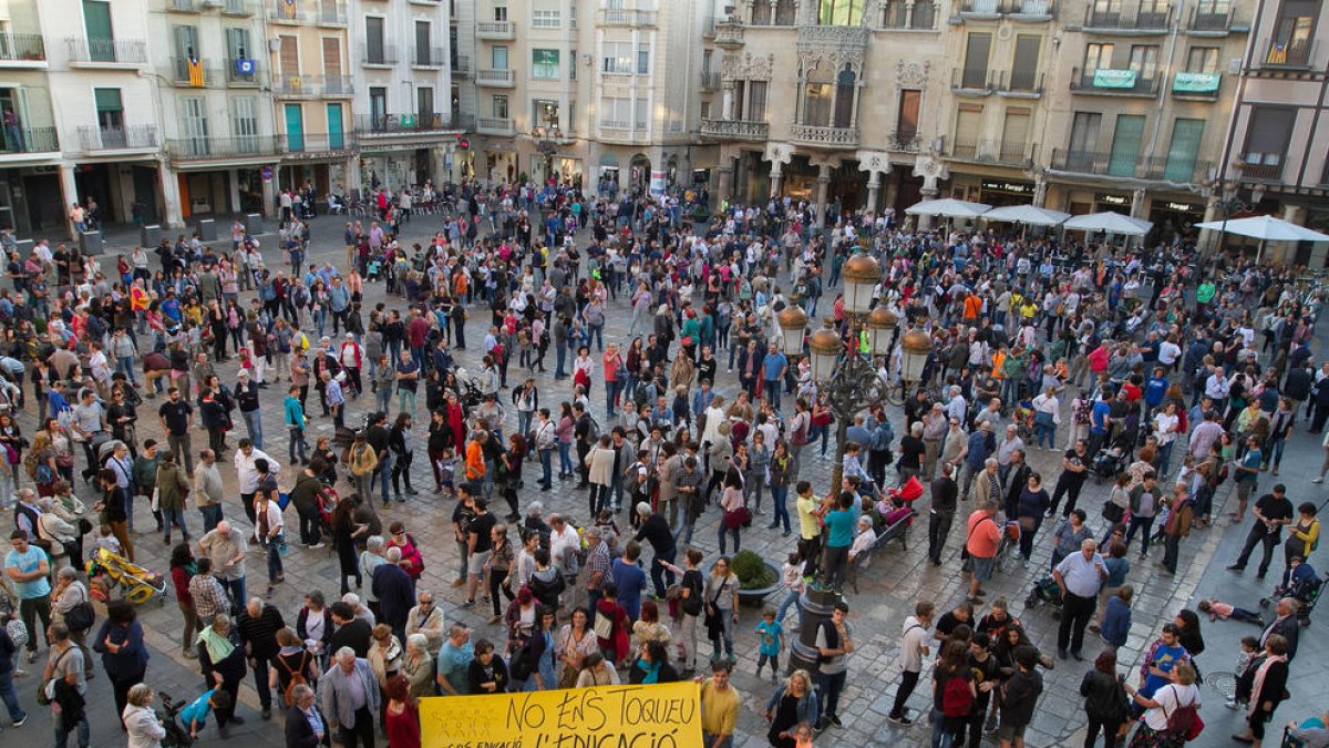 La comunidad educativa sale a la calle para defender «nuestras escuelas»