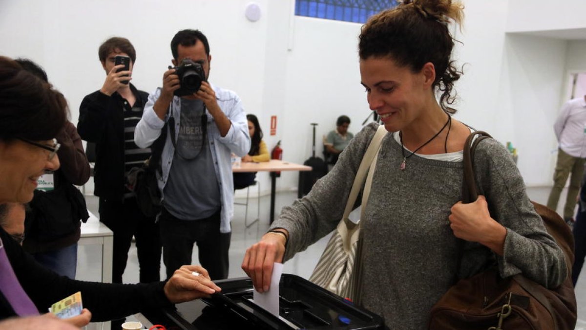 Los catalanes aprueban la actuación de los Mossos y el Gobierno por el 1-O y suspenden el Estado y la Policía españolas