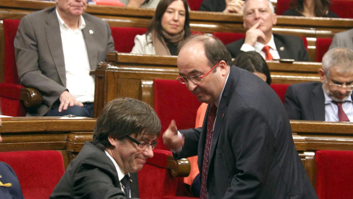 Iceta s'ofereix a acompanyar Puigdemont al Senat o l'insta a convocar eleccions
