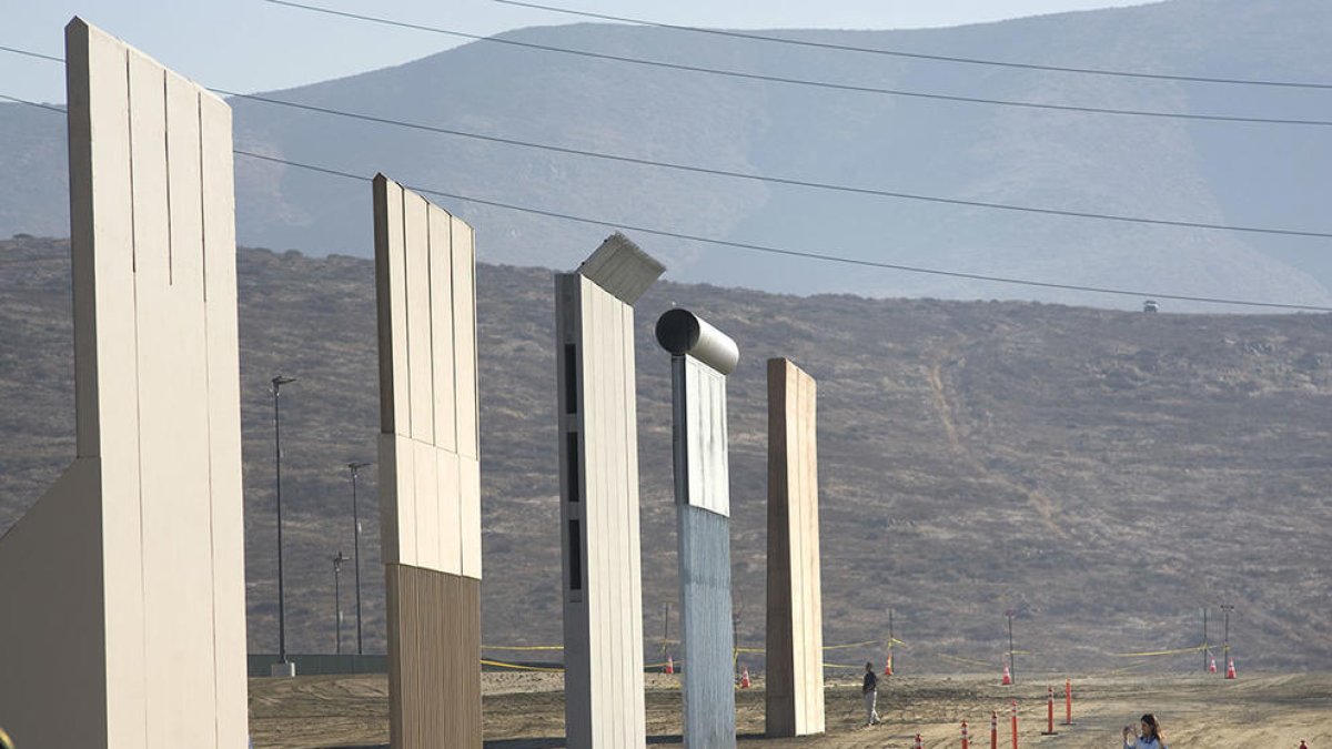 El muro de Trump con México ya tiene los prototipos acabados