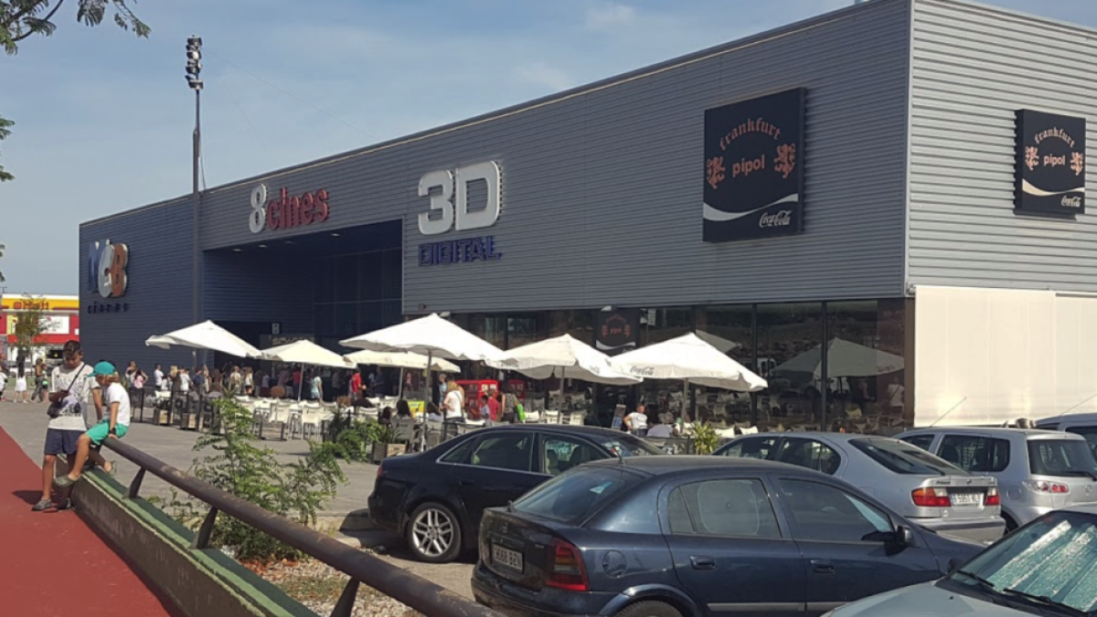 Tres individus armats atraquen els cines de Calafell i s'emporten prop de 10.000 euros