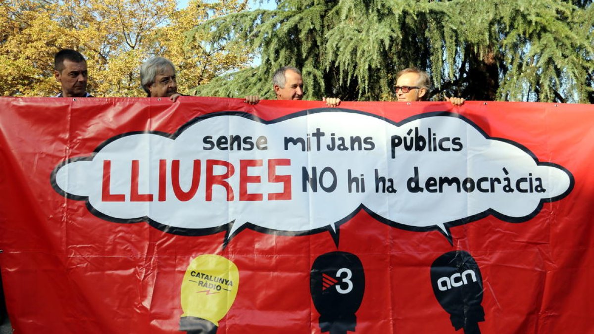 El PP acepta finalmente la enmienda del PSOE para dejar los medios de comunicación públicos al margen del 155