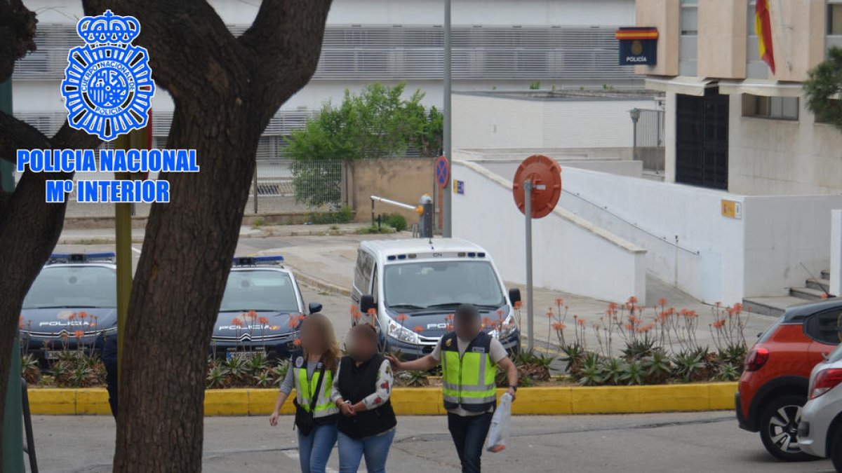 Detenida la mujer de los Pallaresos que estafó a varios vecinos con un alquiler falso