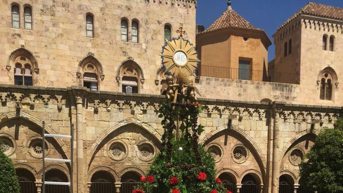 La actividad del Corpus en la Catedral de Tarragona acoge cerca de 300 niños y profesores