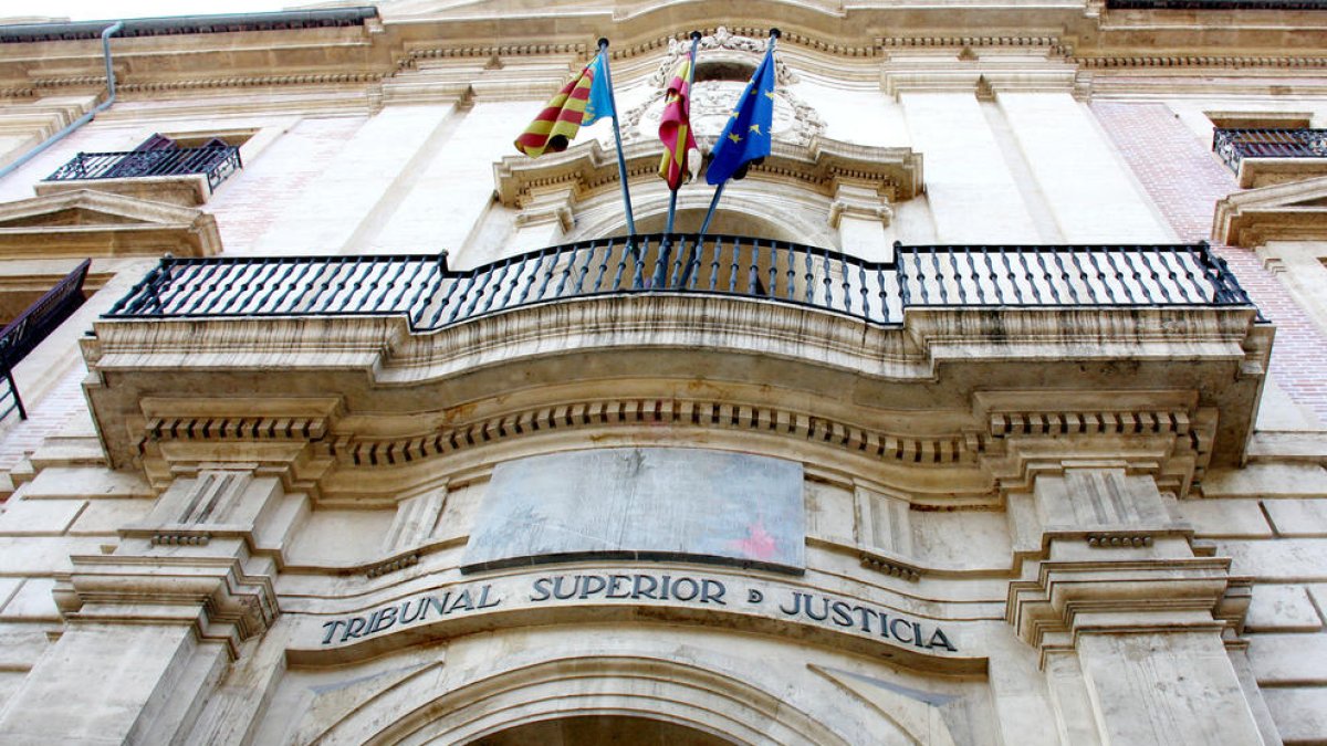 Condemnen a 18 anys de presó a una dona que va asfixiar el seu fill