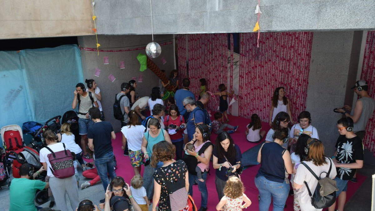 Els infants de Tarragona gaudeixen d'un concert silenciós