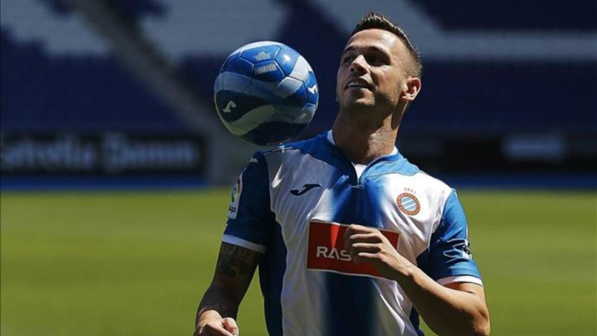 Álvaro Vázquez y Dimitru, novedades en la convocatoria del Nàstic para el partido de Almería