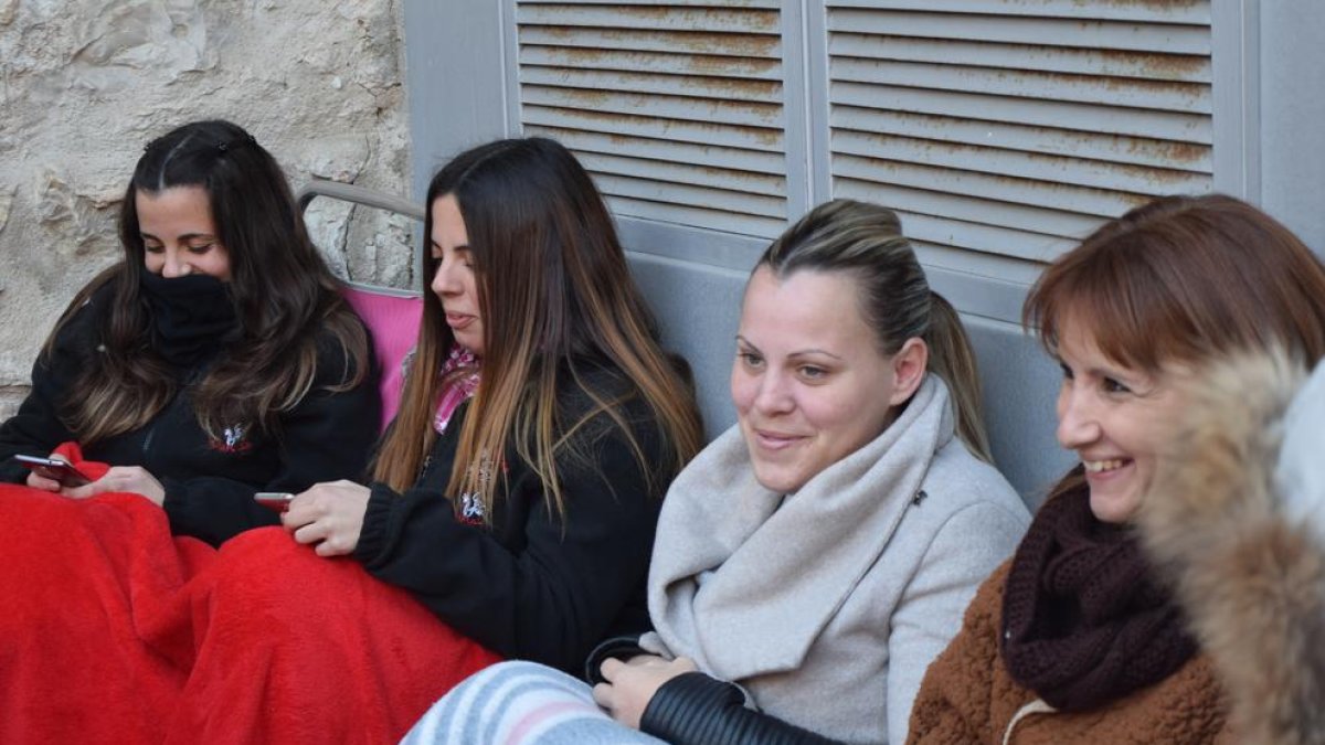 Més de dotze hores de cua al carrer per veure al cantant Pablo López