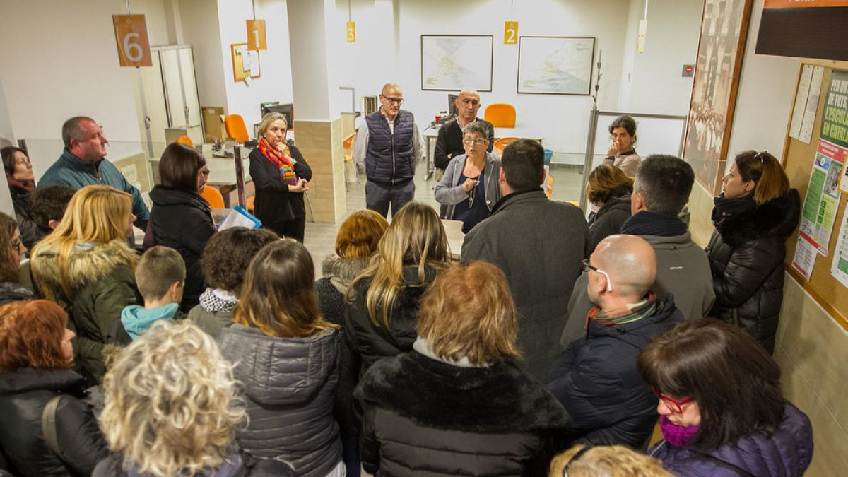 Ensenyament justifica el sistema d'adscripció única davant els pares i mares