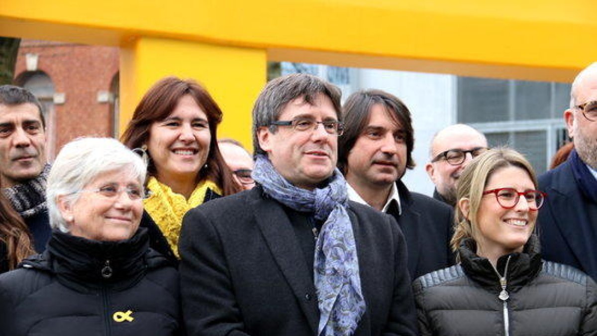 JxCat asegura que se investirá Puigdemont «aplicando como toca el reglamento» pero no aclara con qué fórmula