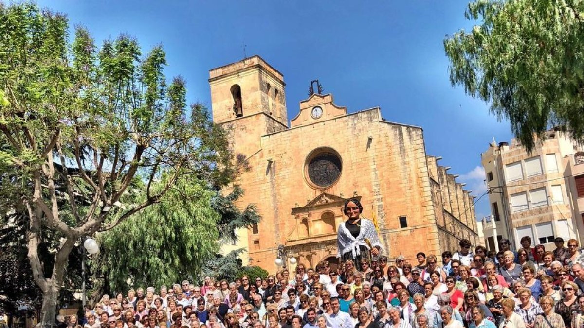 Más de 200 mujeres se reúnen en Riudoms para reivindicar el papel de la mujer en la sociedad actual