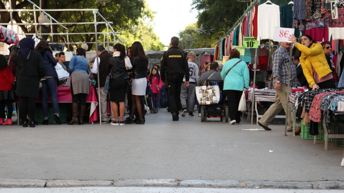 El pavimento de las cocas centrales de la Rambla se cambiará a finales de este año