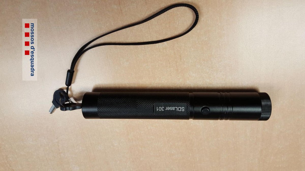 Denuncien un camioner  de 24 anys per apuntar a altres vehicles amb un làser i conduir drogat