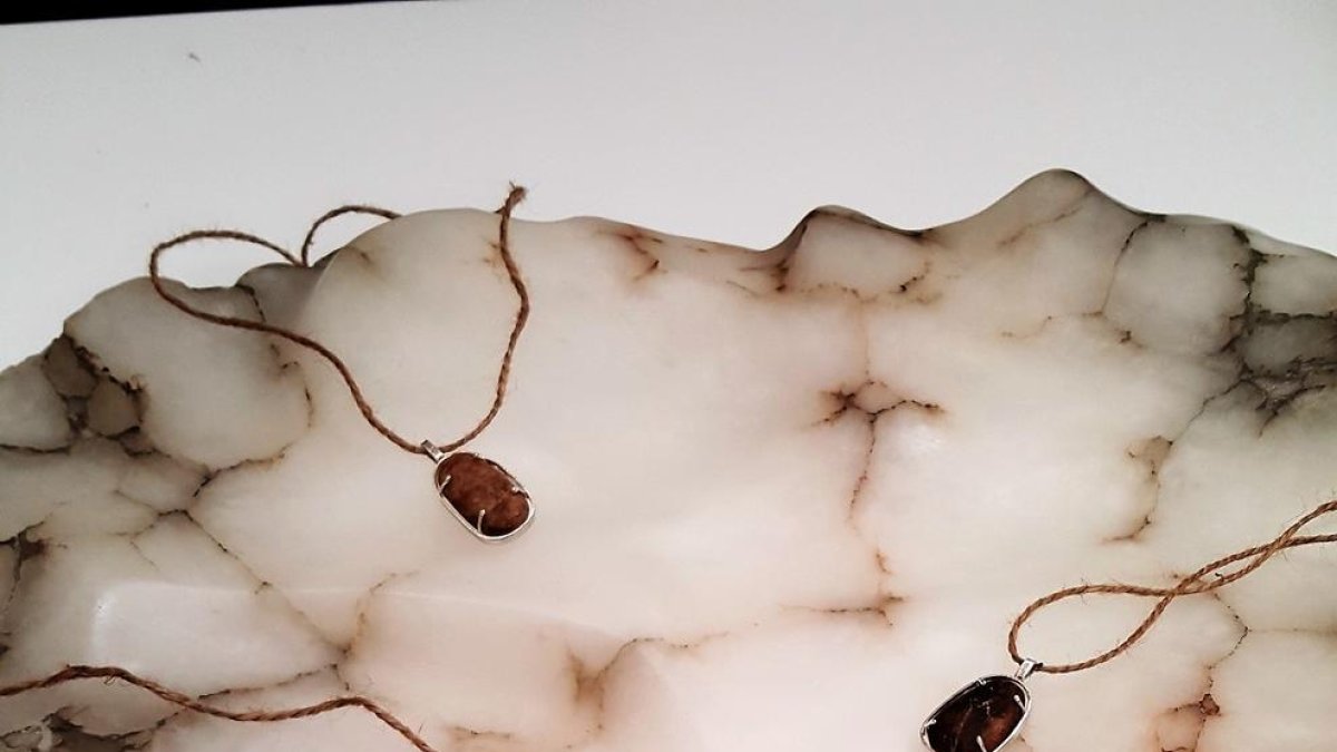 El Pati de la Diputació acull una exposició sobre l'alabastre de Sarral