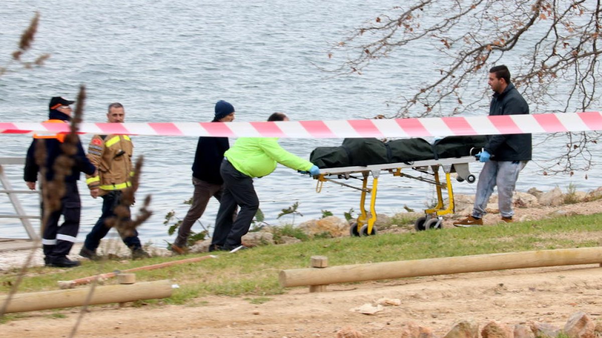 Troben el cadàver d'un home en un embarcador del club nàutic d'Amposta