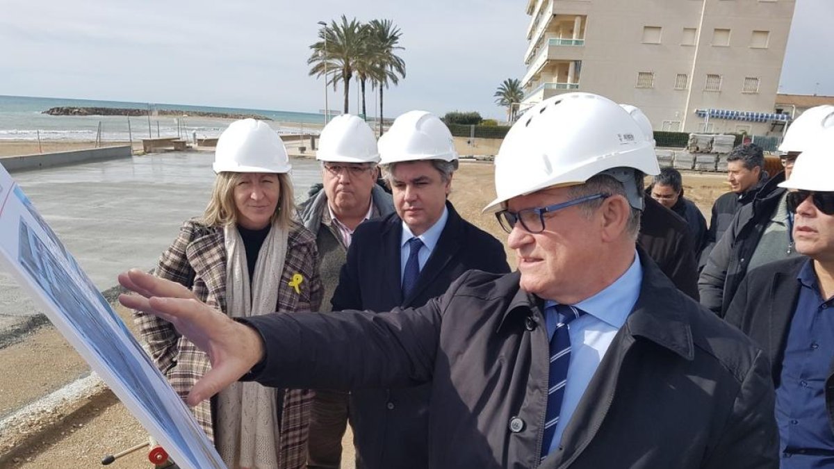 El Subdelegado del Gobierno visita las obras del Paseo Marítimo de Cunit