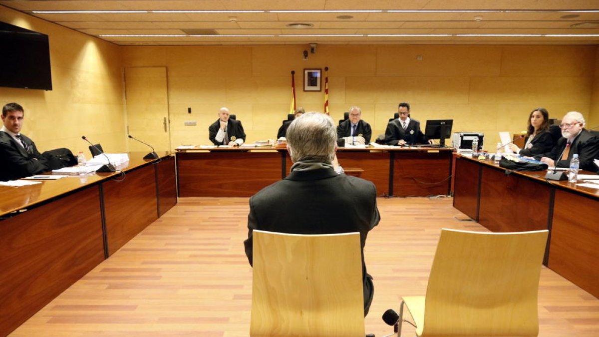 Juzgan a un acusado por abusar de sus hijastras y de una sobrina en Blanes