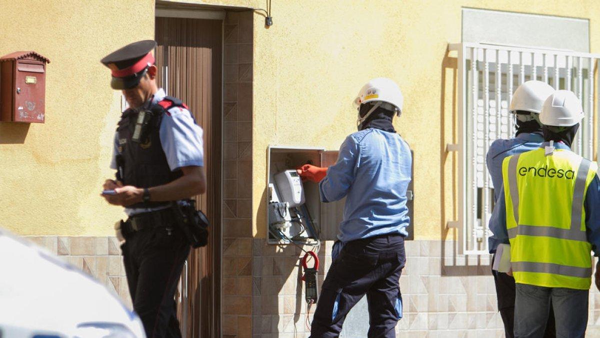 Operación policial contra las conexiones fraudulentas de electricidad en 60 pisos de Reus