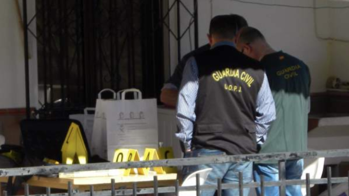 Detenen un home per haver matat apunyalant més de 30 vegades a la seva parella